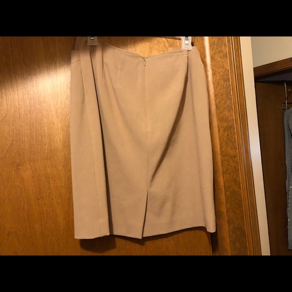 APOSTROPHE SUIT SIZE 6. EUC - Picture 4 of 7